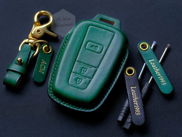 Ốp chìa khóa Toyota giúp hạn chế trầy xước smartkey và giảm va quệt khi dùng hằng ngày