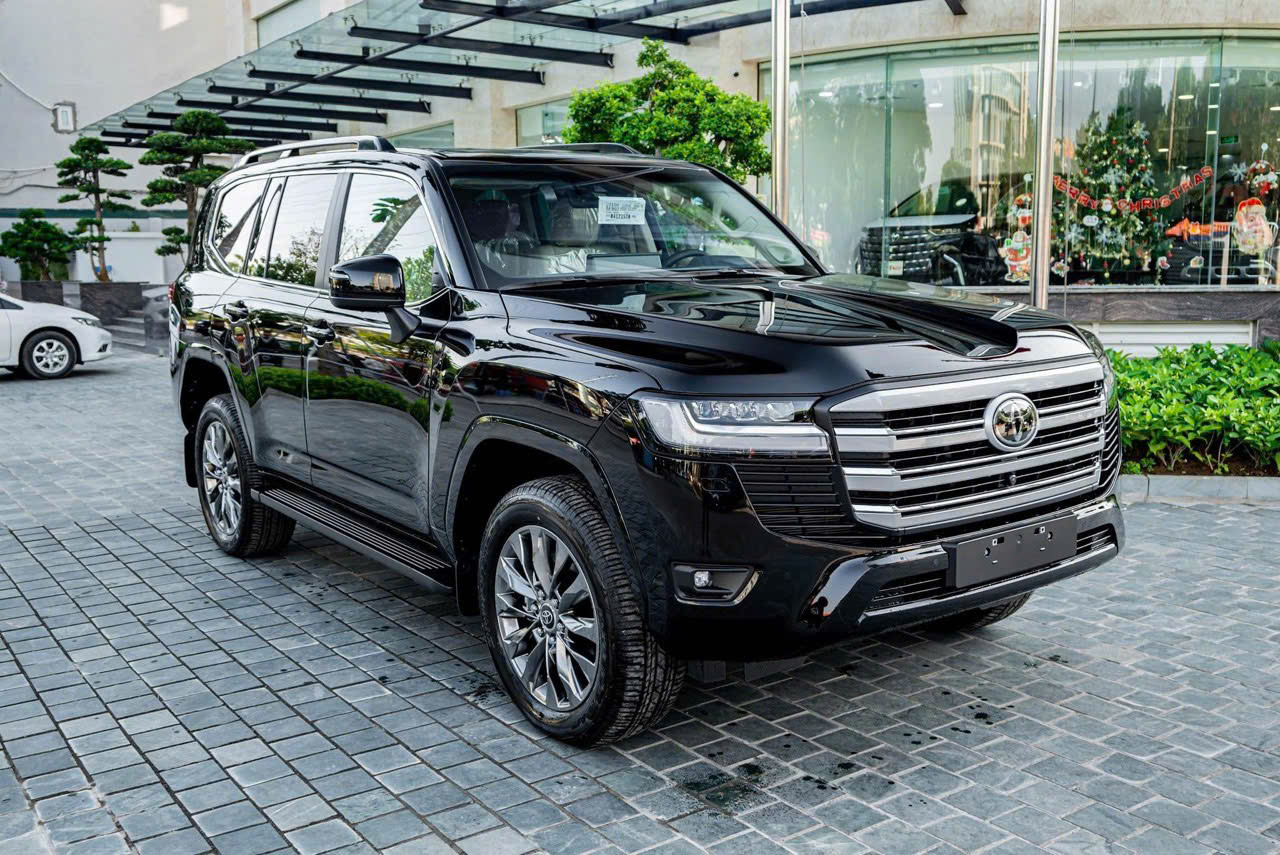 Liên hệ Toyota Thái Hòa giúp khách hàng nhận báo giá thực tế, kiểm tra tình trạng xe sẵn và tính chi phí lăn bánh sát với nhu cầu đăng ký thực tế.