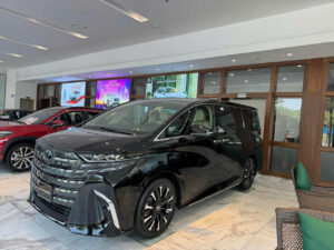 Toyota Alphard HEV hiện có giá niêm yết từ 4,415 tỷ đồng tại Việt Nam